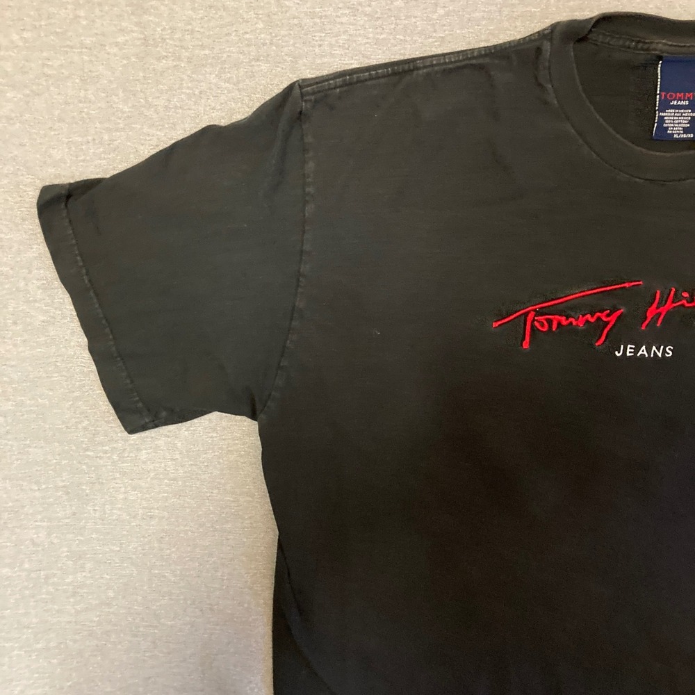 Faded Tommy Hilfiger Jeans Mens XL T-Shirt Black Red Script Embroidered Logo - Picture 2 of 11